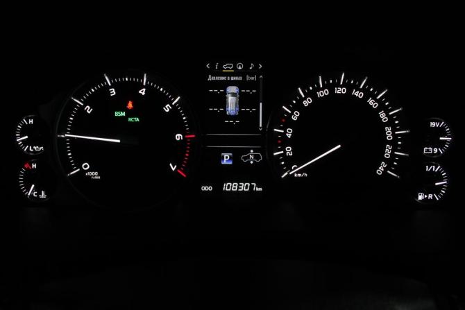 Toyota Land Cruiser 200 Series Рестайлинг 2 с пробегом 2017 года, цена 7 500 000 рублей, 108306 км, внедорожник, Автокод Объявления