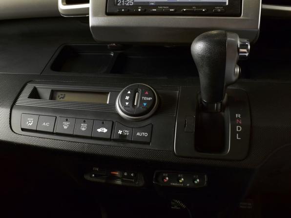 Honda Freed I Рестайлинг с пробегом 2013 года, цена 1 059 995 рублей, 168594 км, компактвэн, Автокод Объявления