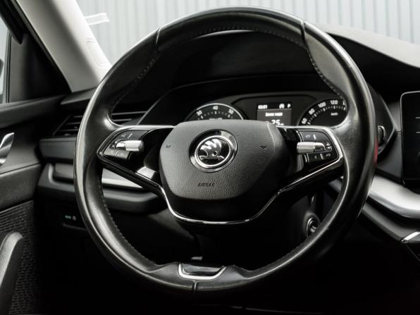 Skoda Octavia IV (A8) с пробегом 2021 года, цена 2 290 000 рублей, 106370 км, лифтбек, Автокод Объявления