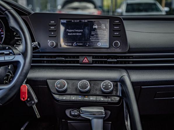 Hyundai Elantra VII (CN7) с пробегом 2021 года, цена 1 999 000 рублей, 48198 км, седан, Автокод Объявления