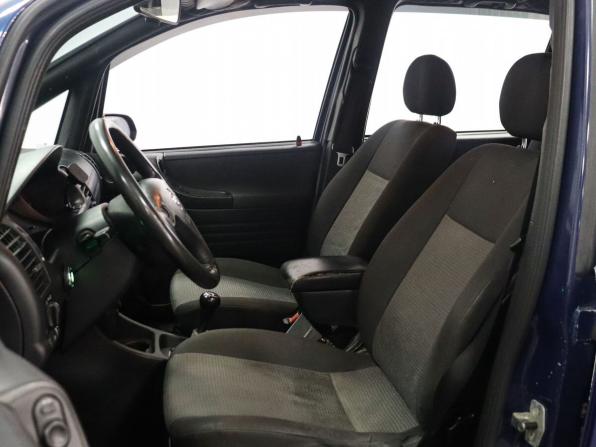 Opel Zafira A Рестайлинг с пробегом 2005 года, цена 409 000 рублей, 363957 км, компактвэн, Автокод Объявления