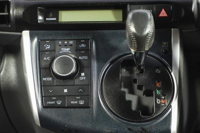 Toyota Wish II с пробегом 2010 года, цена 1 099 000 рублей, 215555 км, минивэн, Автокод Объявления