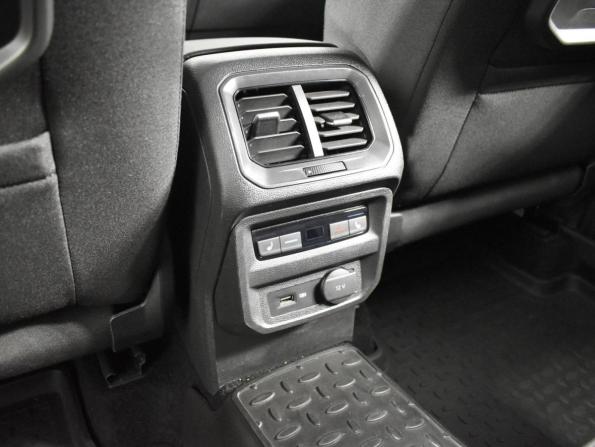 Volkswagen Tiguan II с пробегом 2018 года, цена 3 814 900 рублей, 91797 км, внедорожник, Автокод Объявления