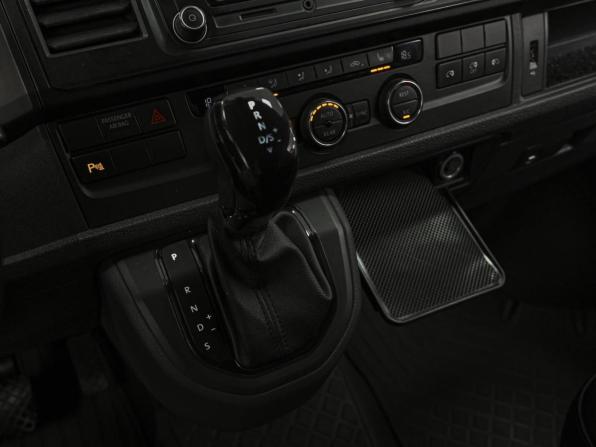 Volkswagen Caravelle T6 с пробегом 2015 года, цена 3 432 000 рублей, 231229 км, минивэн, Автокод Объявления