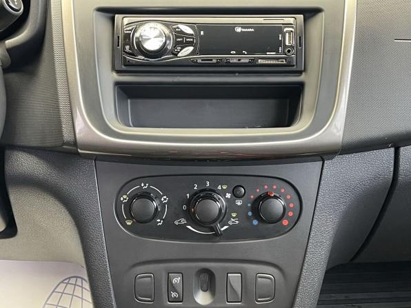 Renault Sandero II с пробегом 2015 года, цена 947 000 рублей, 46534 км, хэтчбек, Автокод Объявления