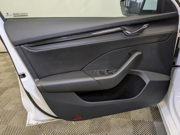 Skoda Octavia IV (A8) с пробегом 2021 года, цена 2 345 000 рублей, 52991 км, лифтбек, Автокод Объявления