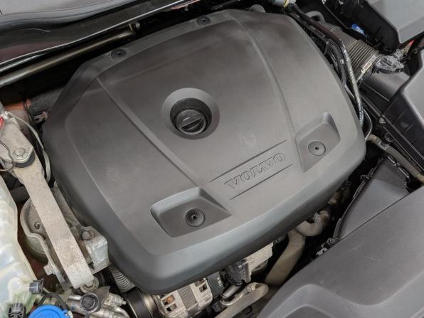 Volvo V40 Cross Country I Рестайлинг с пробегом 2019 года, цена 2 095 000 рублей, 64100 км, хэтчбек, Автокод Объявления