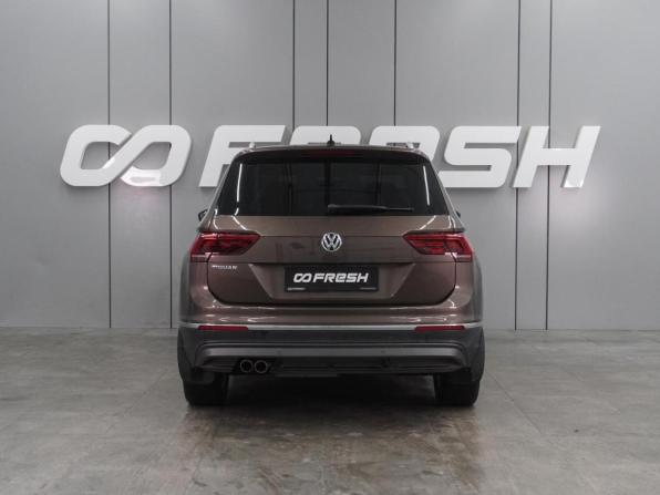 Volkswagen Tiguan II с пробегом 2018 года, цена 2 484 000 рублей, 160006 км, внедорожник, Автокод Объявления
