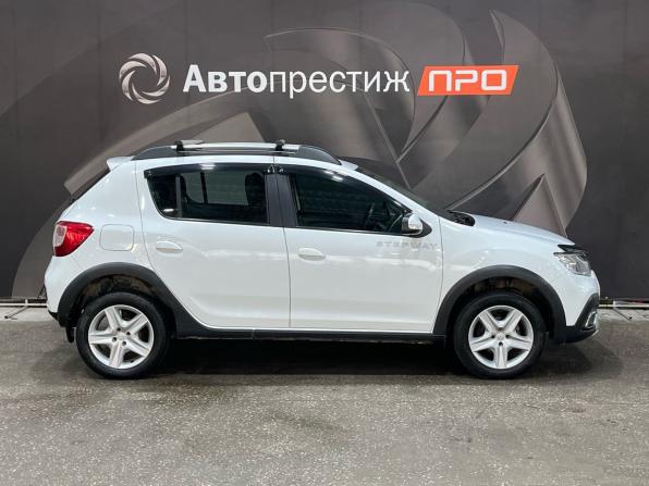 Renault Sandero II Рестайлинг с пробегом 2020 года, цена 990 000 рублей, 82124 км, хэтчбек, Автокод Объявления