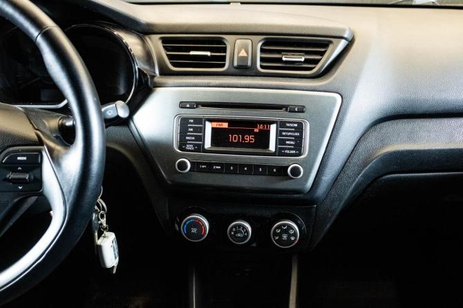 Kia Rio III Рестайлинг с пробегом 2015 года, цена 700 000 рублей, 170455 км, седан, Автокод Объявления