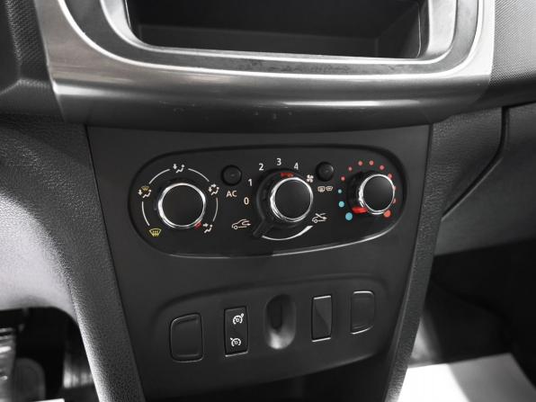 Renault Sandero II с пробегом 2015 года, цена 1 065 000 рублей, 76097 км, хэтчбек, Автокод Объявления