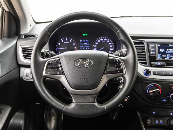 Hyundai Solaris II с пробегом 2017 года, цена 1 198 000 рублей, 172473 км, седан, Автокод Объявления