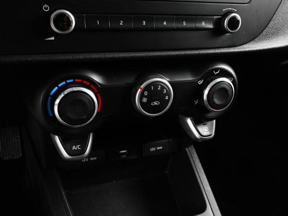 Kia Rio IV Рестайлинг с пробегом 2022 года, цена 1 689 000 рублей, 50830 км, хэтчбек, Автокод Объявления