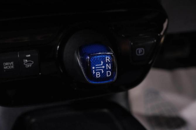 Toyota Prius IV Рестайлинг (XW50) с пробегом 2019 года, цена 1 869 000 рублей, 141000 км, лифтбек, Автокод Объявления