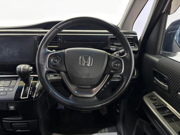Honda Stepwgn V с пробегом 2016 года, цена 1 940 000 рублей, 103370 км, минивэн, Автокод Объявления