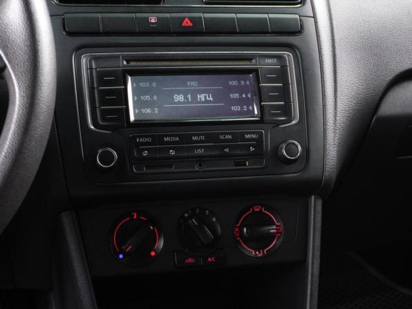 Volkswagen Polo V Рестайлинг с пробегом 2018 года, цена 1 189 000 рублей, 171532 км, седан, Автокод Объявления