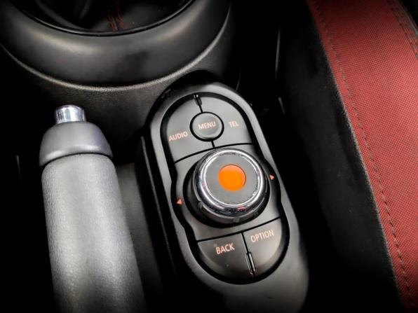 Mini Hatch III (F55/F56) с пробегом 2017 года, цена 2 020 000 рублей, 174963 км, хэтчбек, Автокод Объявления