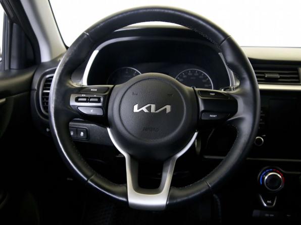 Kia Rio IV Рестайлинг с пробегом 2021 года, цена 1 345 000 рублей, 84484 км, седан, Автокод Объявления