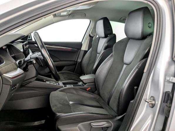 Skoda Octavia IV (A8) с пробегом 2021 года, цена 2 400 000 рублей, 80556 км, лифтбек, Автокод Объявления