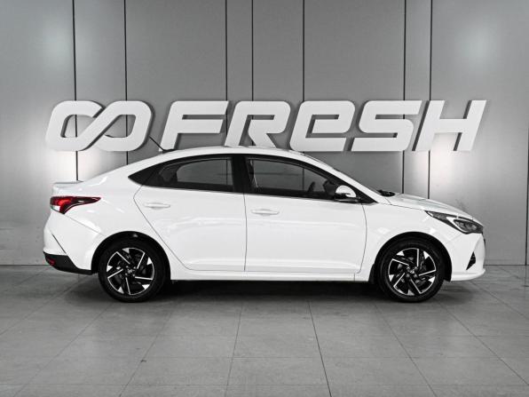 Hyundai Solaris II Рестайлинг с пробегом 2022 года, цена 1 829 000 рублей, 55135 км, седан, Автокод Объявления
