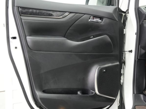 Toyota Vellfire II Рестайлинг с пробегом 2019 года, цена 4 920 000 рублей, 102000 км, минивэн, Автокод Объявления