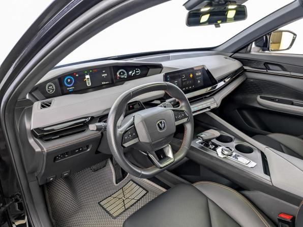 Changan UNI-V I с пробегом 2023 года, цена 2 100 000 рублей, 54035 км, лифтбек, Автокод Объявления
