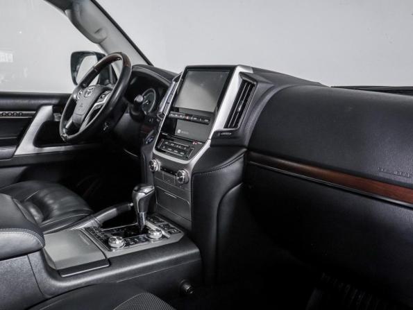 Toyota Land Cruiser 200 Series Рестайлинг 2 с пробегом 2017 года, цена 5 898 000 рублей, 233960 км, внедорожник, Автокод Объявления