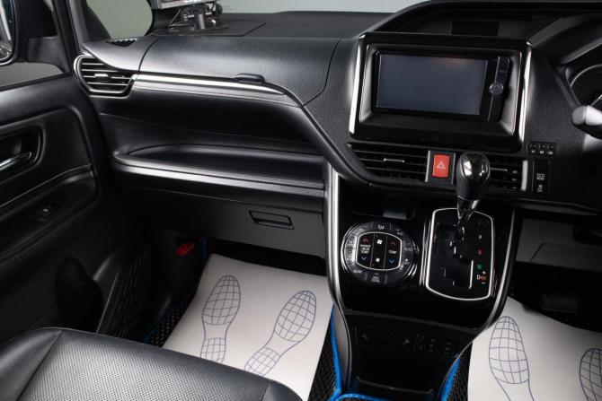 Toyota Esquire I с пробегом 2015 года, цена 2 569 000 рублей, 157232 км, минивэн, Автокод Объявления