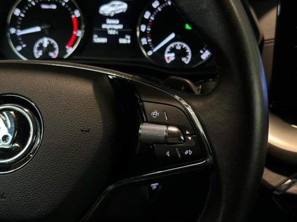 Skoda Octavia IV (A8) с пробегом 2021 года, цена 2 250 000 рублей, 126990 км, лифтбек, Автокод Объявления