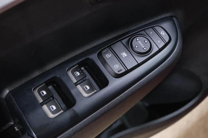 Kia Rio IV Рестайлинг с пробегом 2020 года, цена 1 549 000 рублей, 52000 км, седан, Автокод Объявления