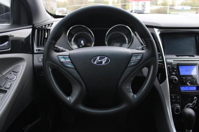 Hyundai Sonata VI (YF) с пробегом 2010 года, цена 998 000 рублей, 236000 км, седан, Автокод Объявления