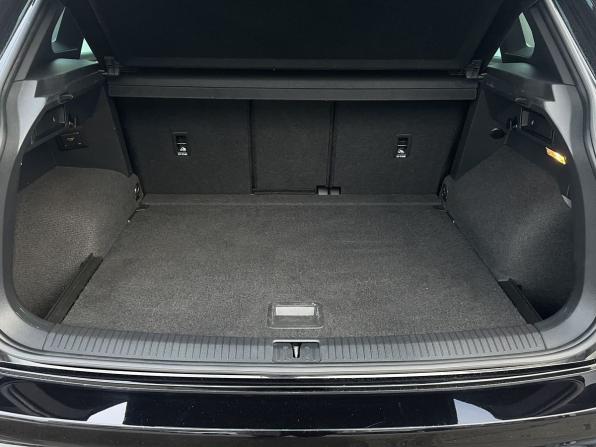 Volkswagen Tiguan II Рестайлинг с пробегом 2021 года, цена 3 799 000 рублей, 140616 км, внедорожник, Автокод Объявления