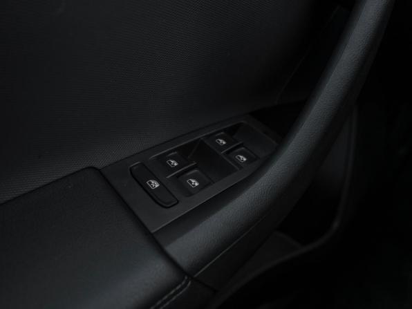 Volkswagen Polo VI с пробегом 2022 года, цена 1 945 000 рублей, 32930 км, лифтбек, Автокод Объявления
