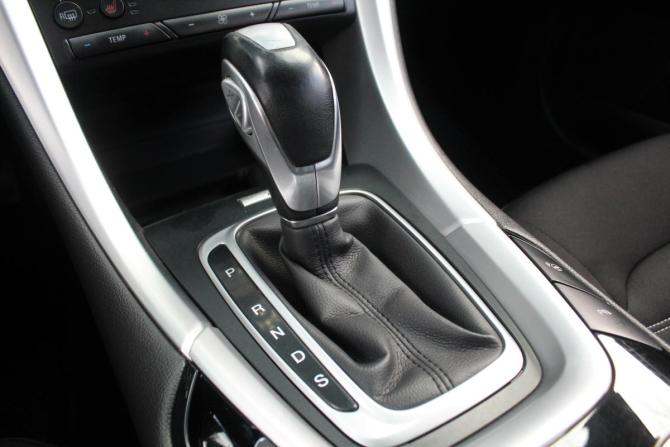 Ford Mondeo V с пробегом 2015 года, цена 1 380 000 рублей, 256164 км, седан, Автокод Объявления