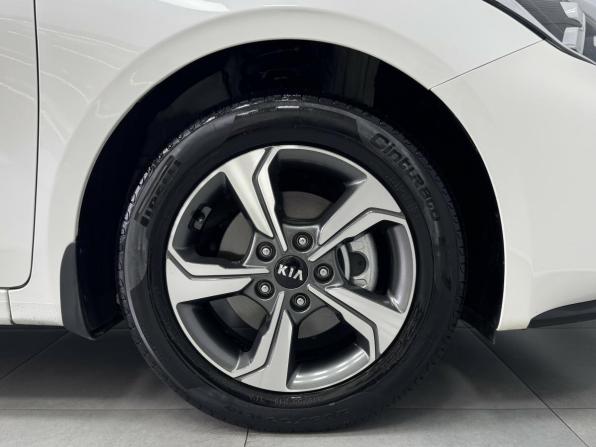 Kia Cerato IV Рестайлинг с пробегом 2021 года, цена 2 246 400 рублей, 31465 км, седан, Автокод Объявления