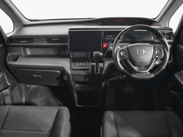 Honda Stepwgn V Рестайлинг с пробегом 2018 года, цена 3 050 000 рублей, 86000 км, минивэн, Автокод Объявления