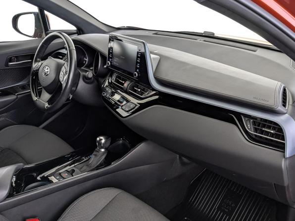 Toyota C-HR I Рестайлинг с пробегом 2021 года, цена 2 550 000 рублей, 56106 км, внедорожник, Автокод Объявления