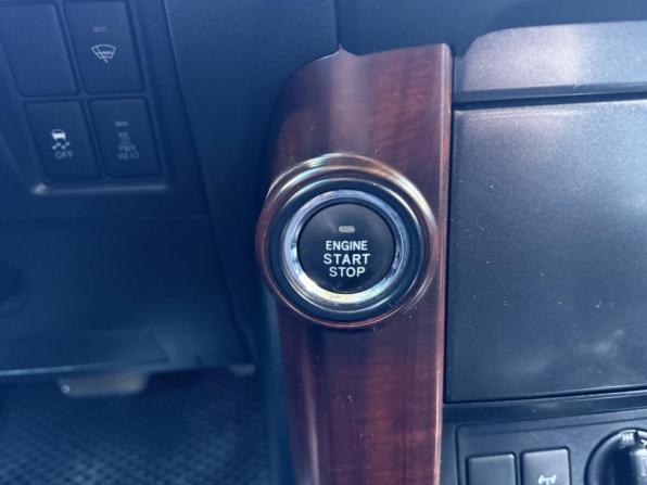 Toyota Land Cruiser Prado 150 Series Рестайлинг 1 с пробегом 2017 года, цена 4 300 000 рублей, 129000 км, внедорожник, Автокод Объявления