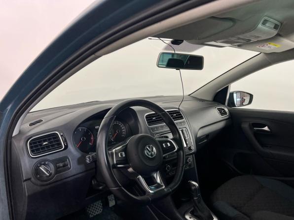 Volkswagen Polo V Рестайлинг с пробегом 2019 года, цена 1 413 000 рублей, 68000 км, седан, Автокод Объявления