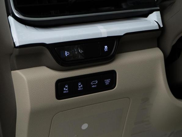 Kia Carnival IV Рестайлинг с пробегом 2026 года, цена 9 295 055 рублей, 23 км, минивэн, Автокод Объявления