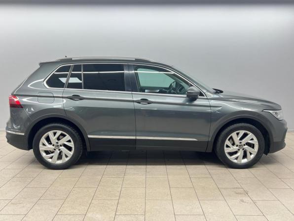 Volkswagen Tiguan II Рестайлинг с пробегом 2021 года, цена 2 265 000 рублей, 232305 км, внедорожник, Автокод Объявления