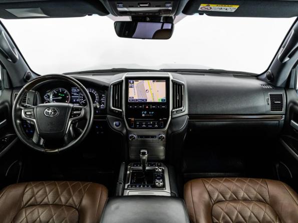 Toyota Land Cruiser 200 Series Рестайлинг 2 с пробегом 2017 года, цена 5 990 000 рублей, 195000 км, внедорожник, Автокод Объявления