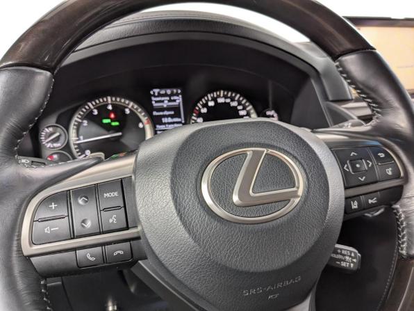 Lexus LX III Рестайлинг 2 с пробегом 2017 года, цена 8 645 000 рублей, 71119 км, внедорожник, Автокод Объявления