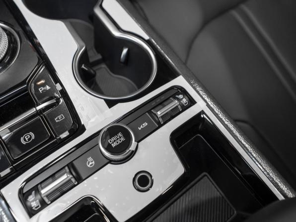 Kia K5 III Рестайлинг с пробегом 2026 года, цена 4 900 000 рублей, 15 км, седан, Автокод Объявления