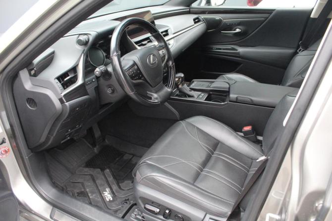 Lexus ES VII Рестайлинг с пробегом 2021 года, цена 4 350 000 рублей, 72191 км, седан, Автокод Объявления
