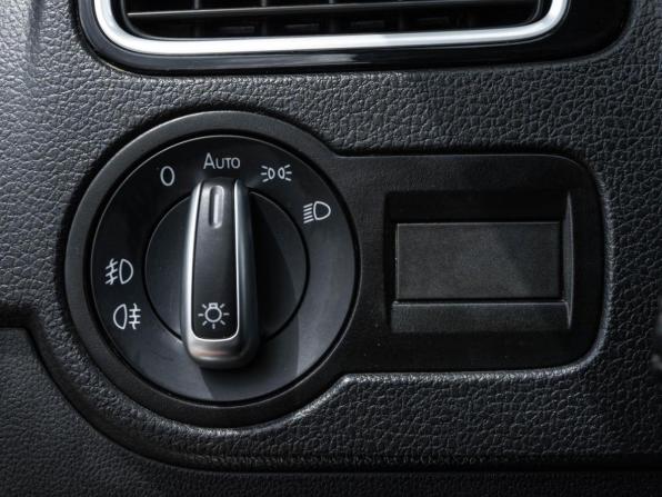 Volkswagen Polo V Рестайлинг с пробегом 2018 года, цена 1 279 700 рублей, 124667 км, седан, Автокод Объявления