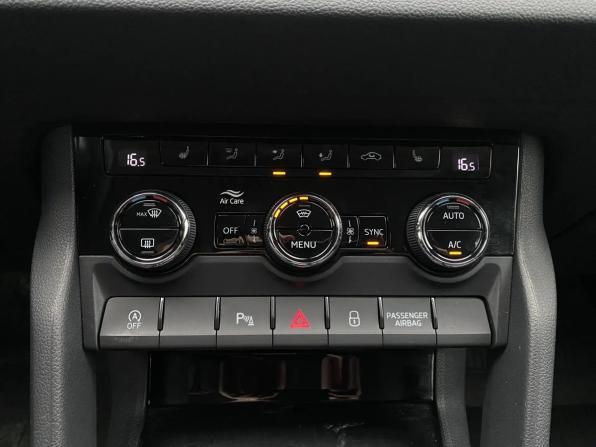 Skoda Karoq I с пробегом 2021 года, цена 2 399 000 рублей, 48644 км, внедорожник, Автокод Объявления