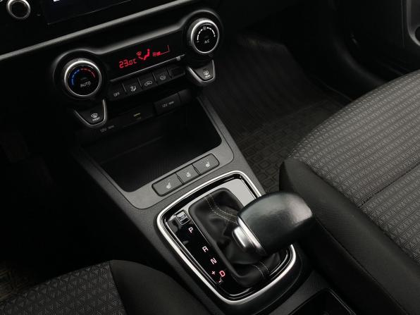 Kia Rio IV Рестайлинг с пробегом 2022 года, цена 1 599 000 рублей, 80500 км, седан, Автокод Объявления