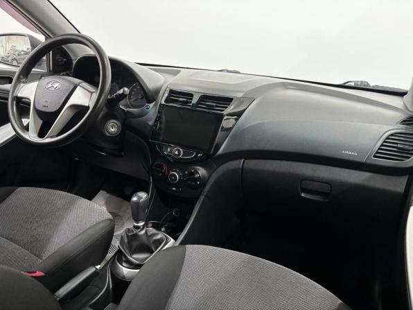 Hyundai Solaris I с пробегом 2014 года, цена 650 000 рублей, 193609 км, седан, Автокод Объявления