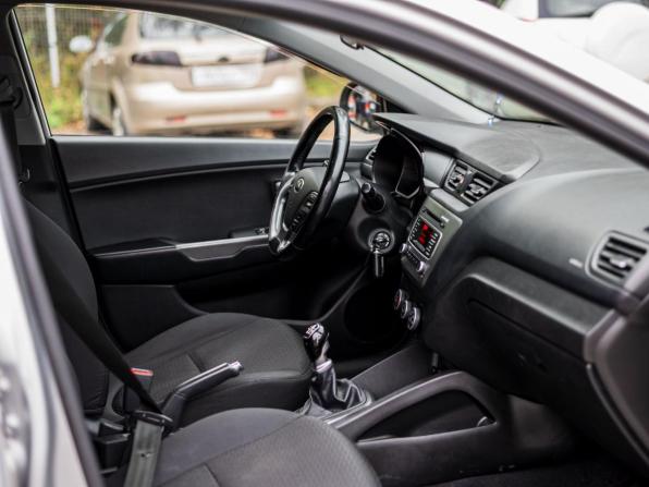 Kia Rio III Рестайлинг с пробегом 2016 года, цена 945 000 рублей, 131712 км, седан, Автокод Объявления